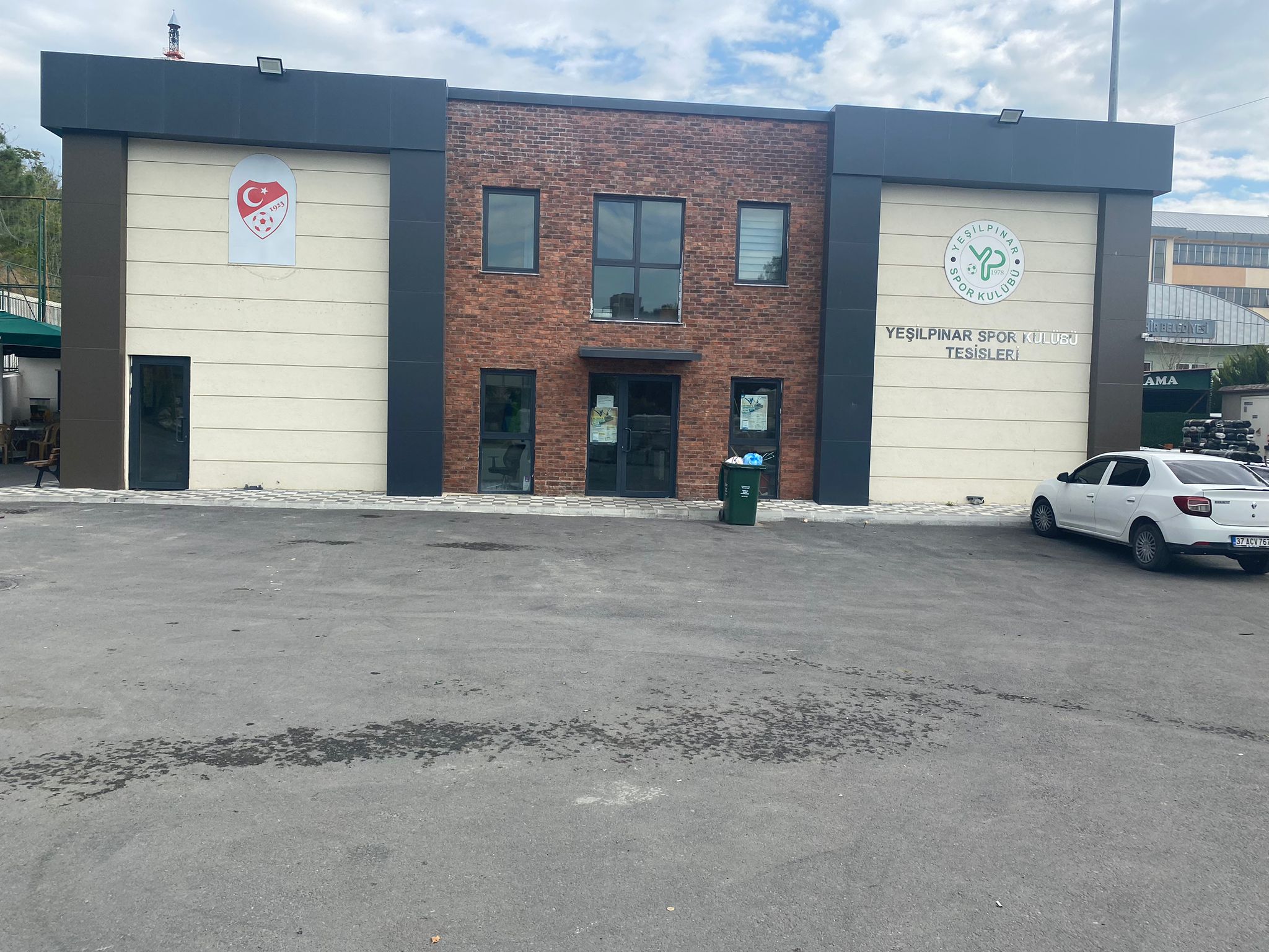 Halısaha giriş kapısı - modern halı saha tesisi entrance